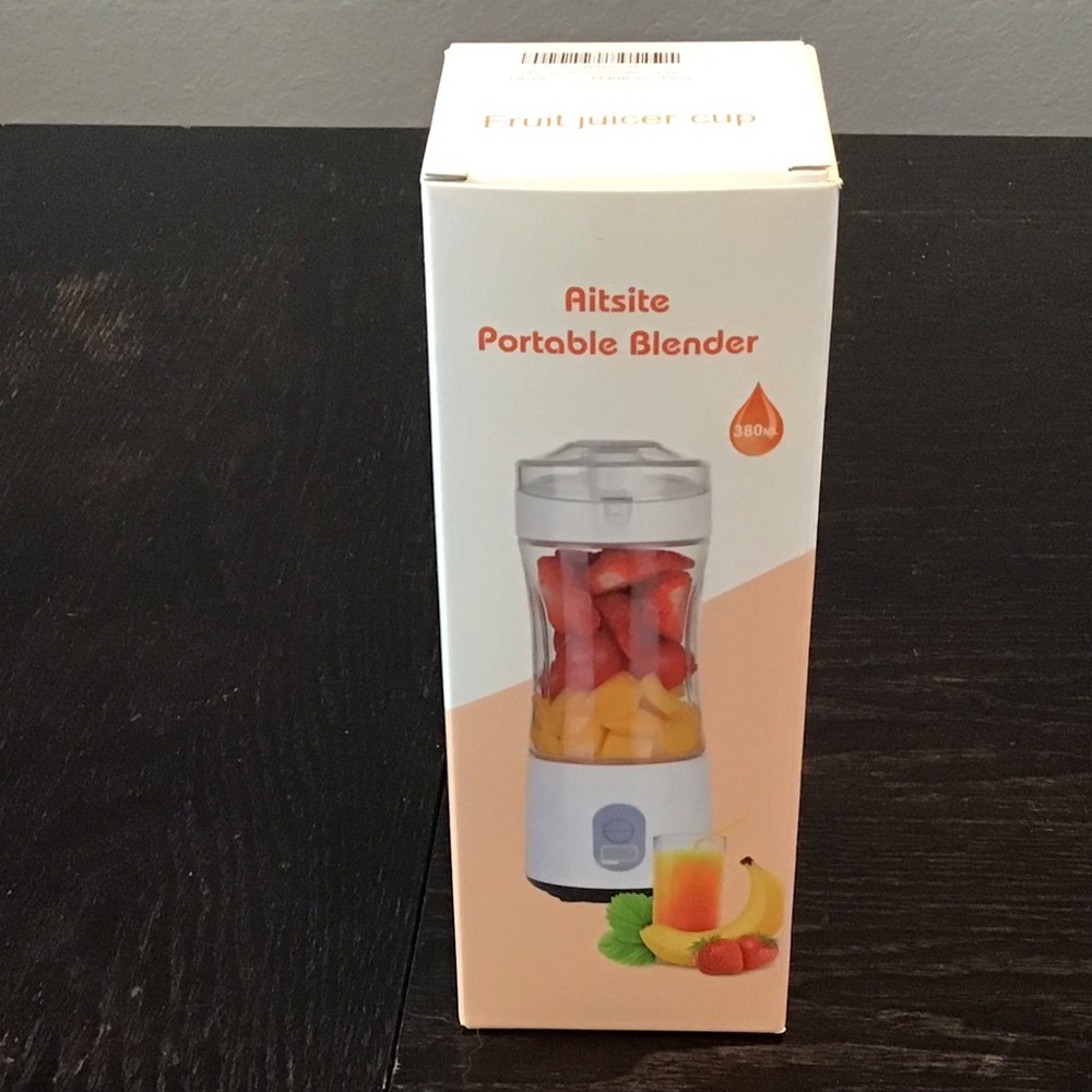 NIB Aitsite Portable Blender Fruit Juicer Cup Travel USB Cord Included